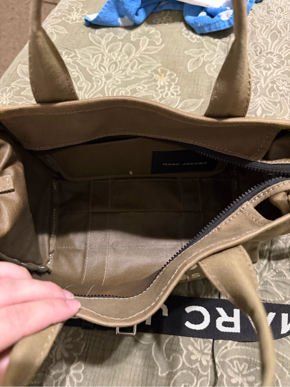 Marc Jacobs Khaki Canvas Tote with Black Logo Strap - Picture 2 of 7